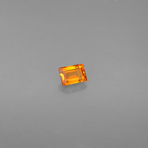 0.25克拉天然橙色蓝宝石，长方形切工，3.7×2.7毫米，VS