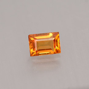 0.27克拉天然橙色蓝宝石，长方形切工，4.1×2.9毫米，VS-SI