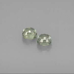 天然绿色蓝宝石，垫形剪裁，4.3×4.2毫米，VS