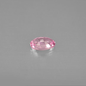 0.60克拉天然粉色蓝宝石，椭圆形切割，6.1×4.1毫米，VVS