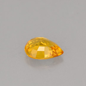 0.70克拉天然橙色蓝宝石，梨形，6.2×5毫米，VS