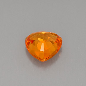 0.78克拉天然橙色蓝宝石，三角形，5.5×5.5毫米，VS