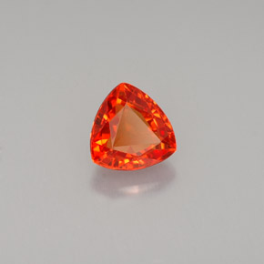 0.80克拉天然橙色蓝宝石，三角形，5.5×5.4毫米，VVS-VS