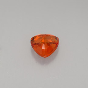 0.80克拉天然橙色蓝宝石，三角形，5.5×5.4毫米，VVS-VS