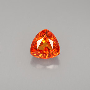 0.97克拉天然橙色蓝宝石，三角形，5.5×5.4毫米，VS