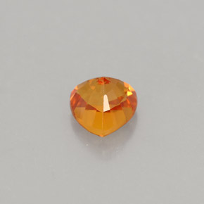 1.05克拉天然橙色蓝宝石，三角形，5.6×5.5毫米，VVS-VS