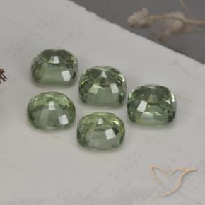 2.63天然绿色蓝宝石，垫形剪裁，4.3×4.3毫米，VVS-VS