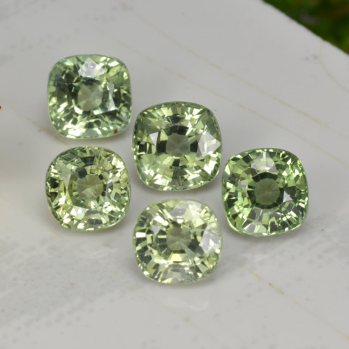 2.70天然绿色蓝宝石，垫形剪裁，4.4×4.4毫米，VVS-VS