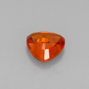 0.78克拉天然橙色蓝宝石，三角形，5.5×5.5毫米，VVS-VS