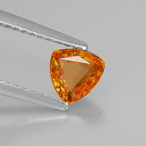 0.83克拉天然橙色蓝宝石，三角形，5.6×5.5毫米，VVS-VS