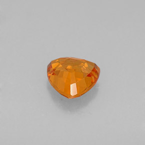 0.83克拉天然橙色蓝宝石，三角形，5.6×5.5毫米，VVS-VS
