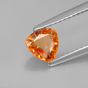 0.88克拉天然橙色蓝宝石，三角形，5.7×5.6毫米，VVS-VS