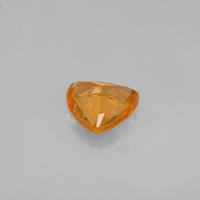 0.63克拉天然橙色蓝宝石，三角形，5.6×5.4毫米，VVS-VS