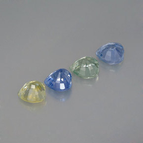 天然多色蓝宝石，心形，4.2×4.2毫米，VVS-VS