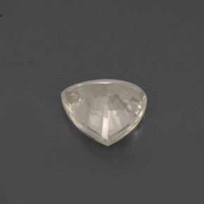 0.97克拉天然黄色蓝宝石，三角形，6.4×6.3毫米，VVS-VS