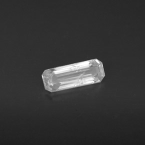 0.55克拉天然白色蓝宝石，祖母绿式切割，7.8×2.9毫米，VS