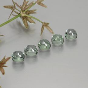 天然绿色蓝宝石，垫形剪裁，4.5×4.4毫米，VVS