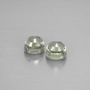 天然绿色蓝宝石，垫形剪裁，4.1×4.1毫米，VVS-VS