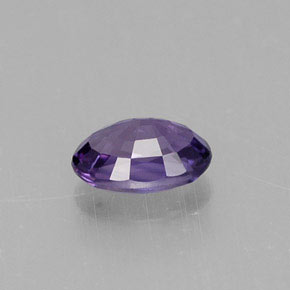 0.61克拉天然紫罗兰色蓝宝石，椭圆形切割，5.8×4.1毫米，VS