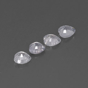 天然白色蓝宝石，心形，4.3×4.1毫米，VVS