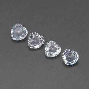 天然蓝宝石，心形，4.4×4.3毫米，VVS