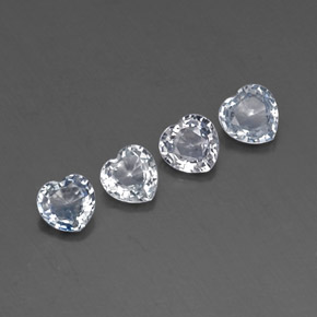 天然蓝宝石，心形，4.4×4.3毫米，VVS