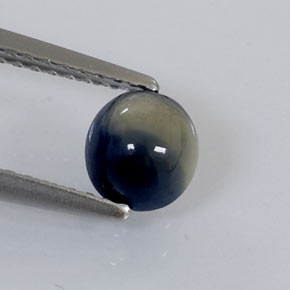 1.05克拉天然双色蓝宝石，椭圆形切割，5.9×5.4毫米，不透明