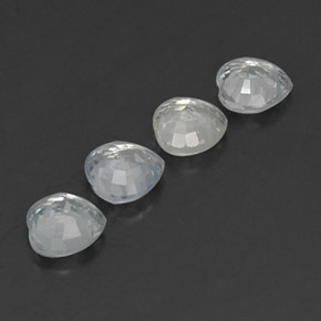 天然白色蓝宝石，心形，4.6×4.6毫米，VVS