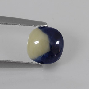 0.85克拉天然双色蓝宝石，垫形剪裁，6.3×6.2毫米，半透明
