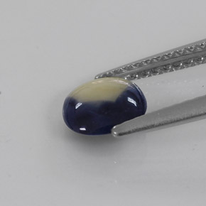 0.85克拉天然双色蓝宝石，垫形剪裁，6.3×6.2毫米，半透明