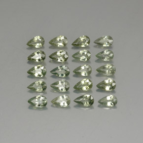天然绿色蓝宝石，梨形，5.3×3.2毫米，VVS-VS