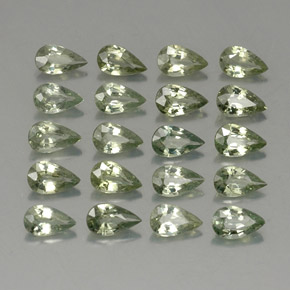 天然绿色蓝宝石，梨形，5.3×3.2毫米，VVS-VS