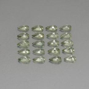 天然绿色蓝宝石，梨形，5.3×3.2毫米，VVS-VS
