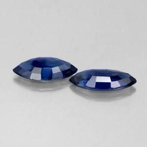 天然蓝宝石，马眼形，8.8×4.6毫米，VS