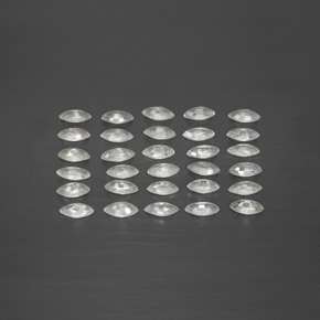 天然白色蓝宝石，马眼形，3.9×2毫米，VVS-VS