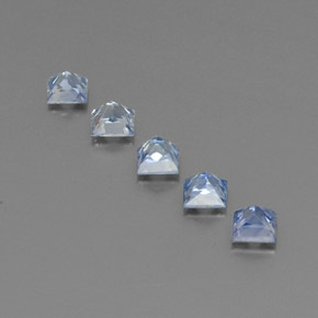 天然蓝宝石，方形，3.8×3.7毫米，VS