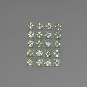 天然绿色蓝宝石，方形，2.8×2.7毫米，VVS-VS
