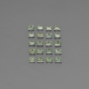 天然绿色蓝宝石，方形，2.8×2.7毫米，VVS-VS