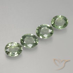 2.80克拉天然蓝宝石，椭圆形，VVS-VS