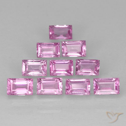 1.05克拉天然蓝宝石，狭长方形，VS