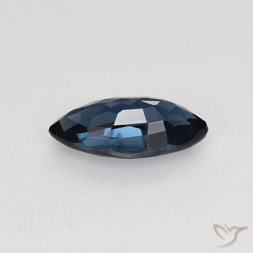 0.70克拉天然蓝宝石，榄尖形，VVS