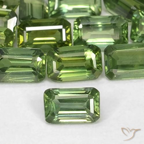 0.40ct 天然 Medium Light Green 蓝宝石, 祖母绿式切割, VS