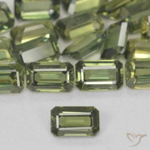 0.45ct 天然 暖绿 蓝宝石, 祖母绿式切割, VS