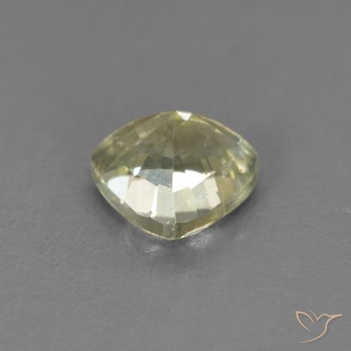 0.66克拉天然蓝宝石，胖三角形，VS