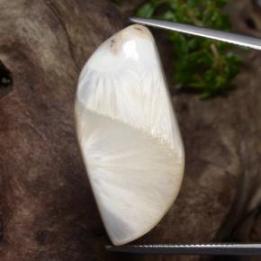 28.06克拉天然沸石，异形，不透明