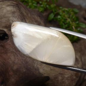 28.06克拉天然沸石，异形，不透明