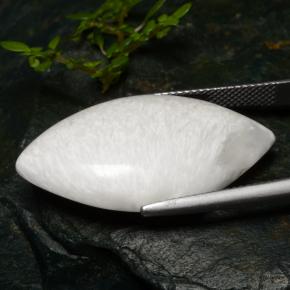 18.91克拉天然白色沸石，马眼形，31.7×17.5毫米，不透明
