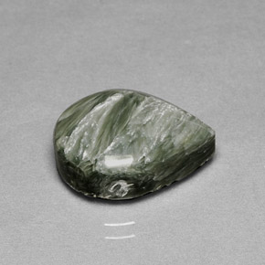 8.53克拉天然绿色绿泥石，梨形，16.4×12毫米，不透明