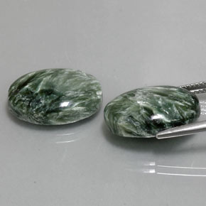 天然绿色绿泥石，椭圆形切割，18×13.1毫米，不透明