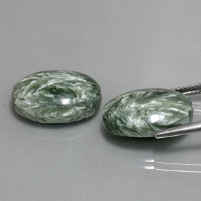 天然绿色绿泥石，椭圆形切割，18.2×13.2毫米，不透明